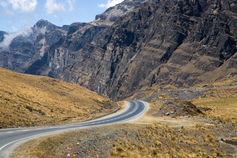 road from la paz to coroico