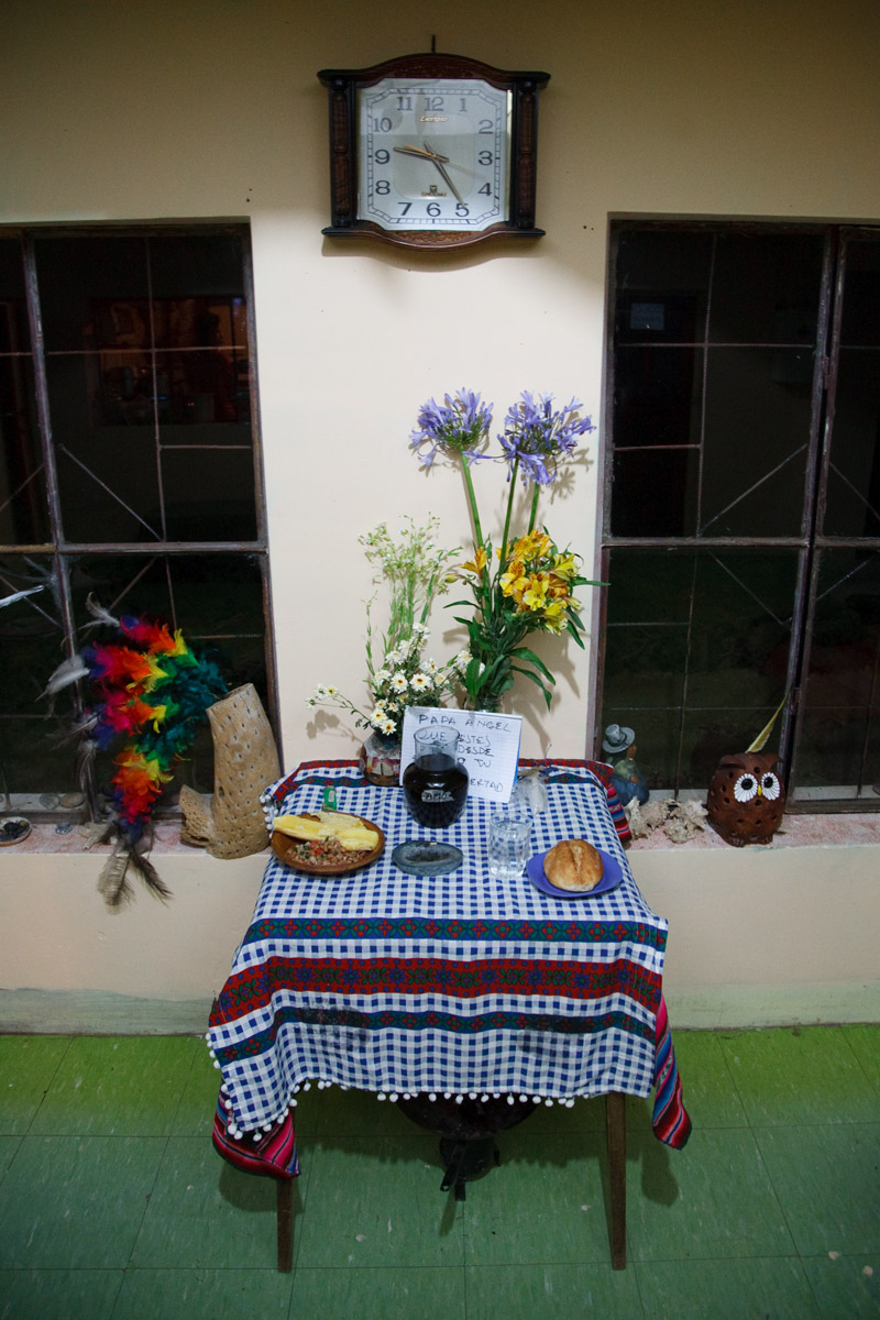 todos santos, mesa, copacabana, bolivia